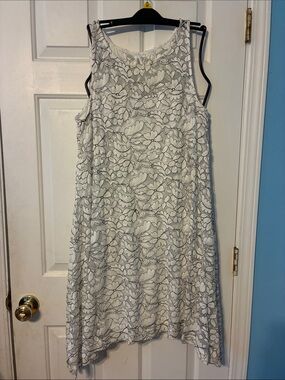 Sleeveless White and Black Floral Lace Dress